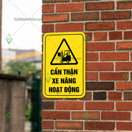 Biển báo an toàn_cẩn thận xe nâng hoạt động