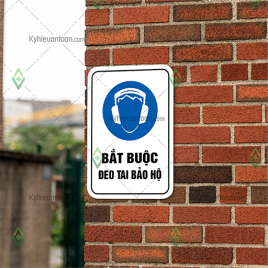 Biển báo an toàn_bắt buộc đeo tai bảo hộ
