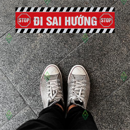 Tấm dán sàn đi sai hướng