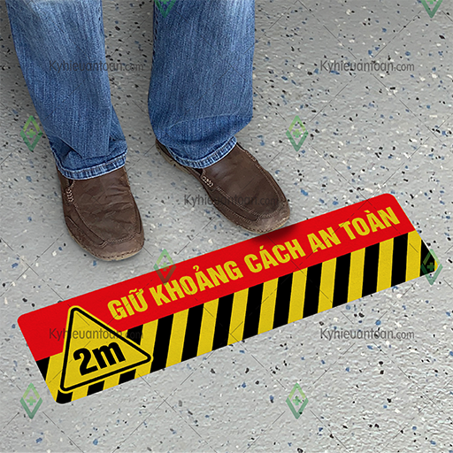 Tấm dán sàn giữ khoảng cách an toàn