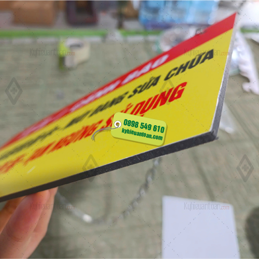 TAG-043C_bang_canh_bao_may_dang_sua_chua_viet_trung