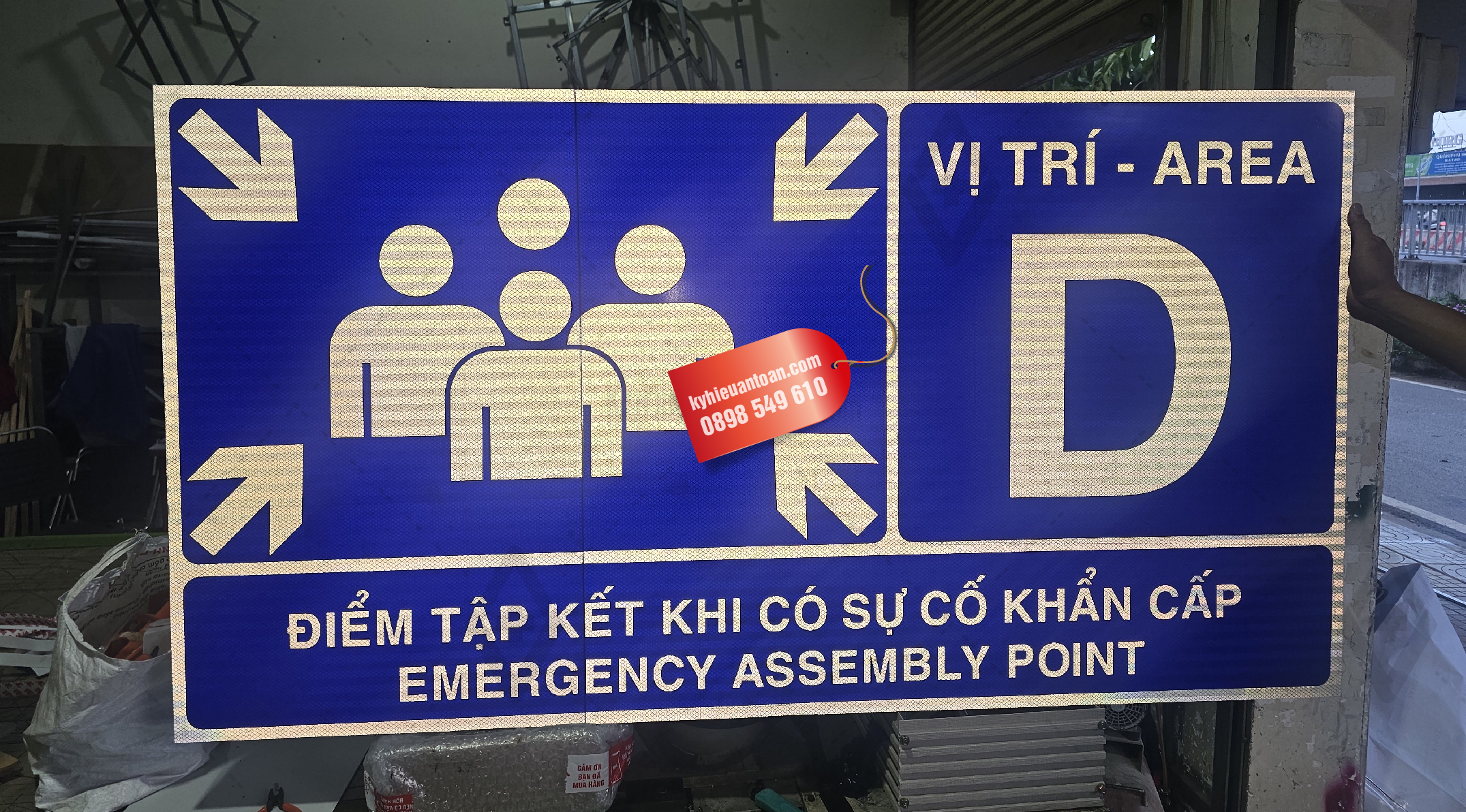 Bảng điểm tập kết khi có sự cố khẩn cấp phản quang